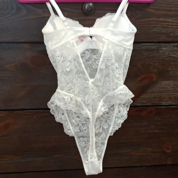 XS White Lace Elegance Bodysuit LaVieEnRose - Picture 8 of 12